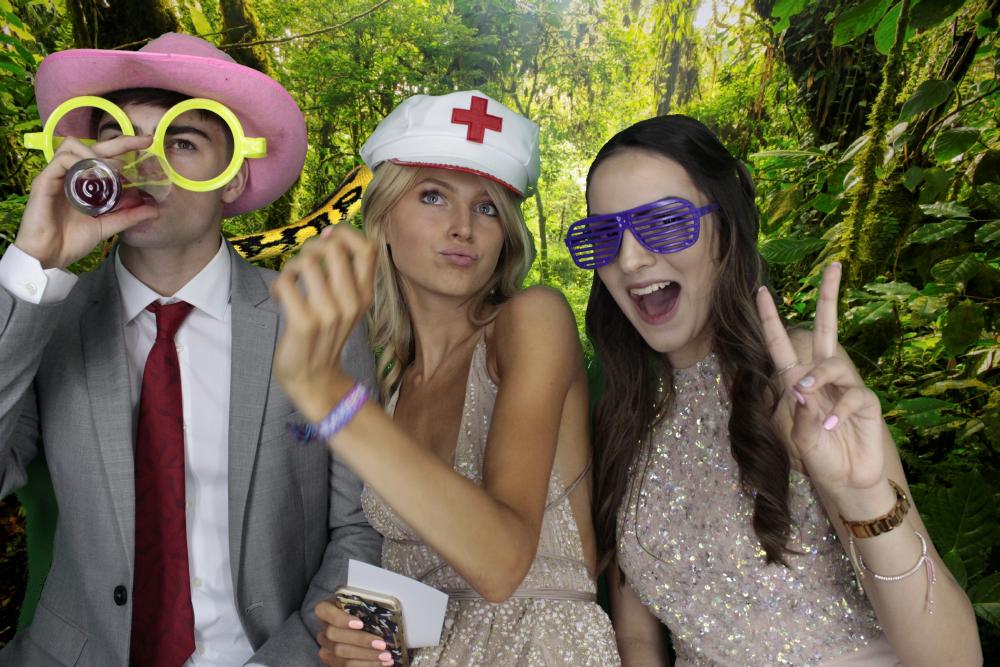 Silvermere Notre Dame  | View more photos from the event at gallery.myphotoboothexperience.co.uk/u/MyPhotoBoothExperienceLtd/Silvermere-Notre-Dame